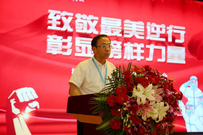 致敬最美逆行 彰顯榜樣力量 學(xué)校隆重舉行援鄂抗“疫”英雄事跡報告會(圖6)