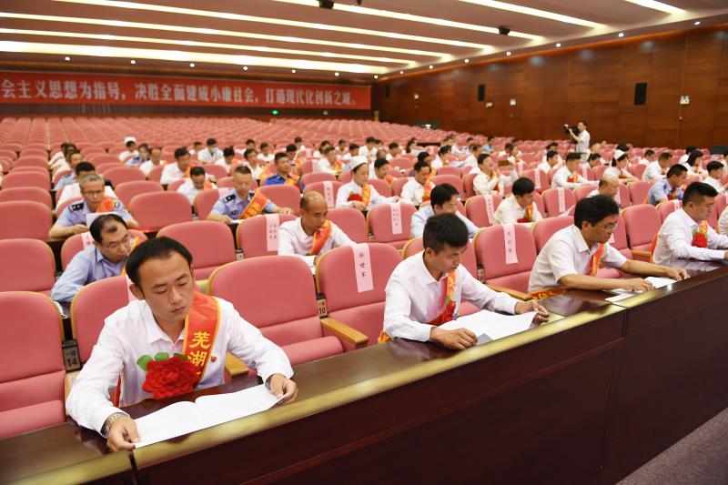 慶祝建黨99周年——我院胡芳芳同志被授予“蕪湖市優(yōu)秀共產(chǎn)黨員”榮譽(yù)稱號(圖2)