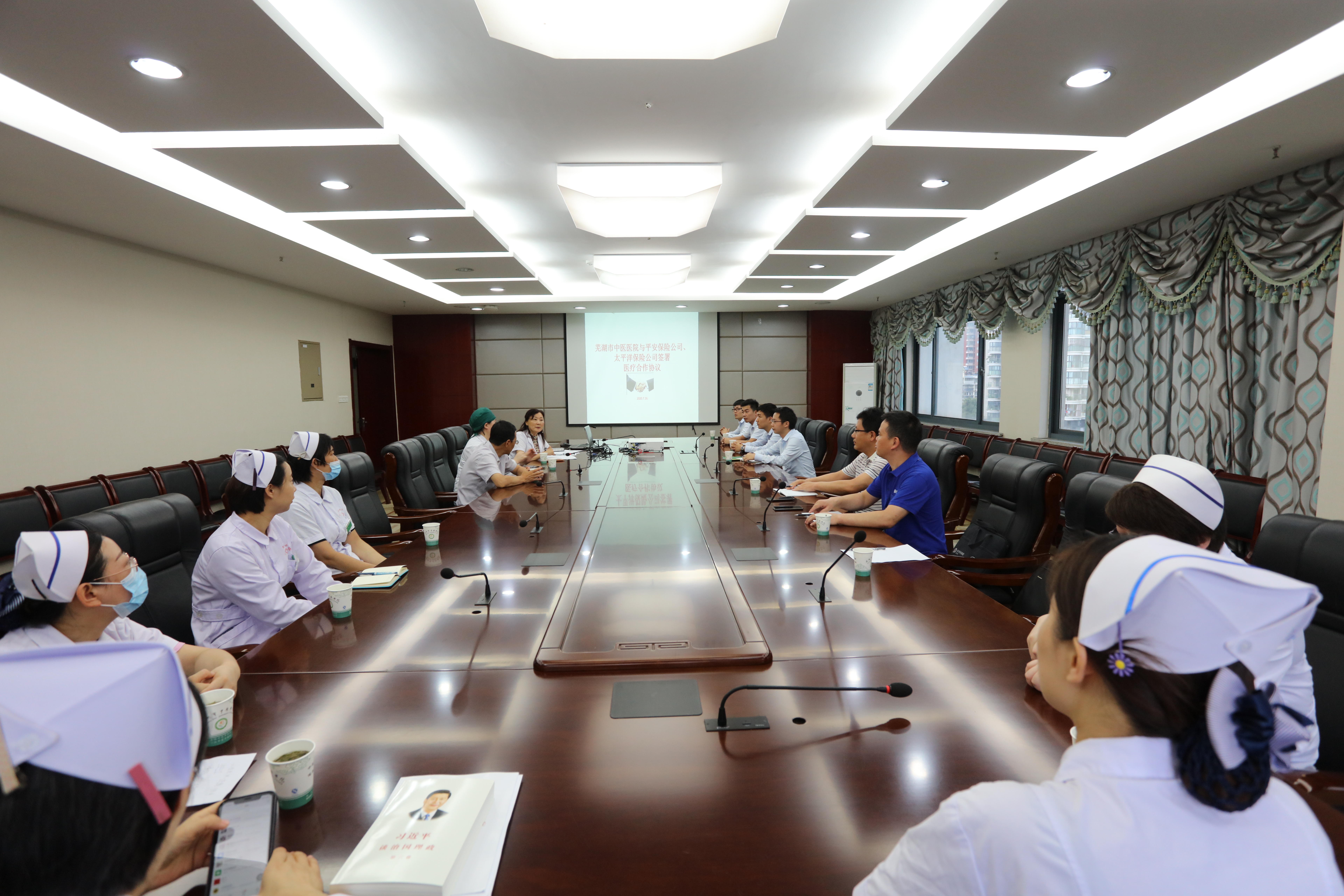 我院和保險公司合作共建優(yōu)勢互補為民服務(圖1)