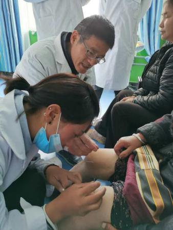 【援藏醫(yī)療】格?；ㄈ罩荆ǘ尳弦恢ㄍ裆；ㄒ煌`放(圖8)