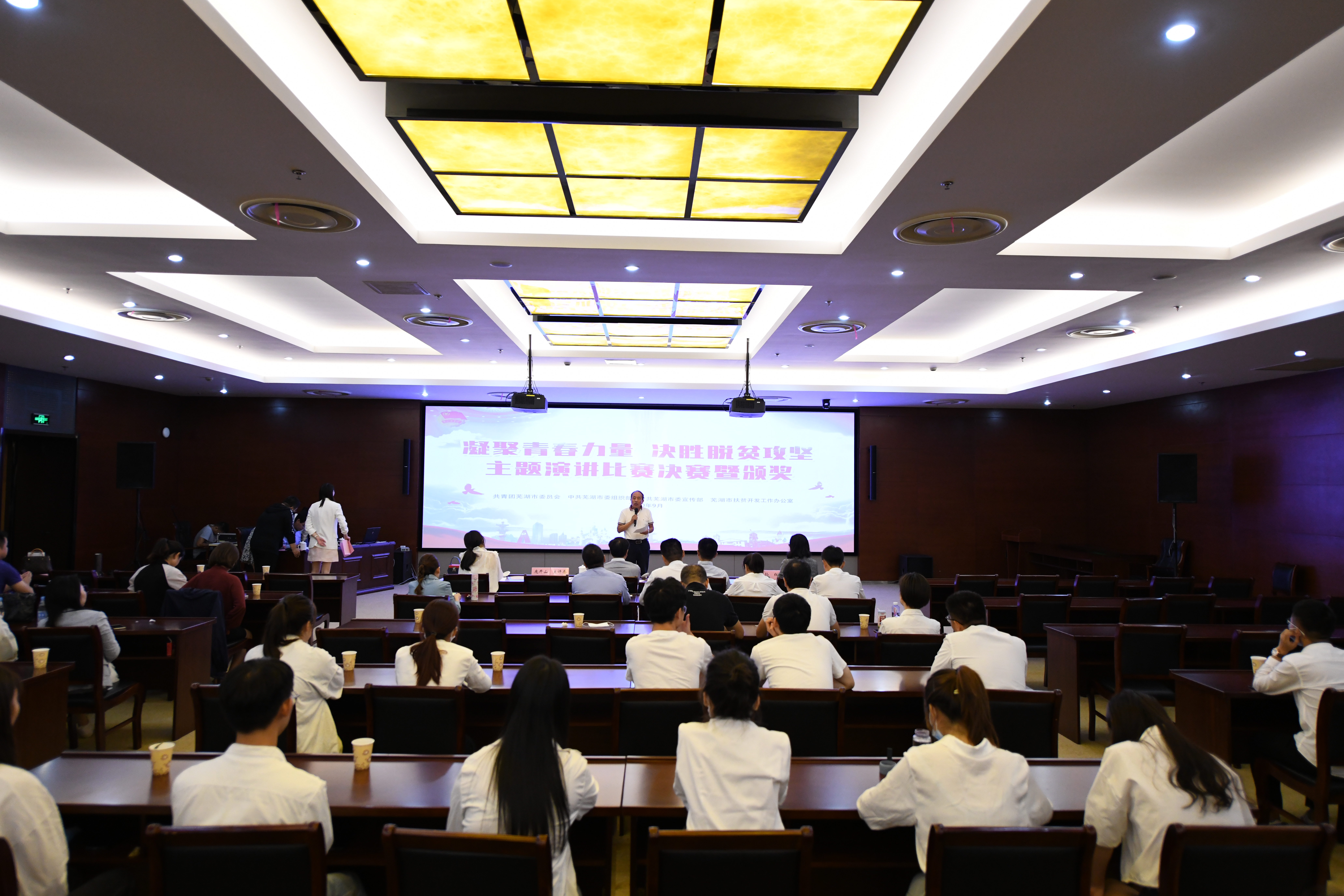 我院“駐村醫(yī)生”李海婷榮獲市“凝聚青春力量決勝脫貧攻堅(jiān)”主題演講比賽第三名(圖1)