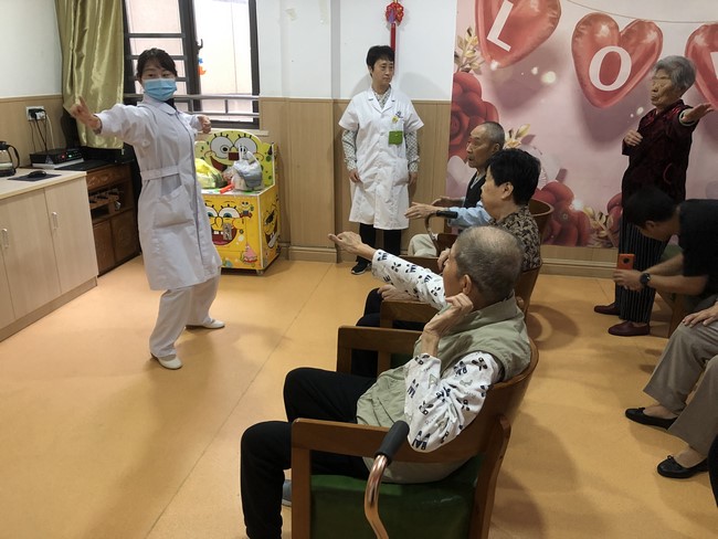 關(guān)注老年群體，健康與愛(ài)同行——我院老年醫(yī)學(xué)科走進(jìn)頤樂(lè)堂老年公寓(圖2)