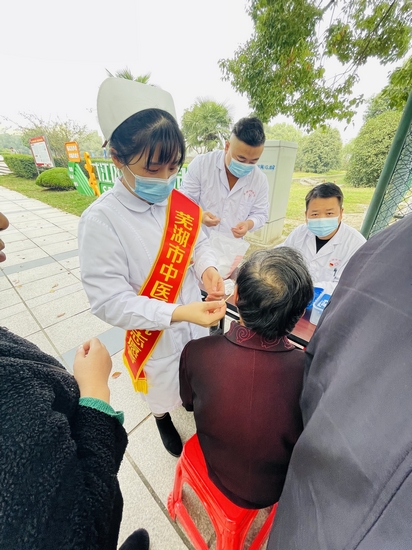 健康義診進社區(qū) 黨建引領(lǐng)為群眾(圖2)