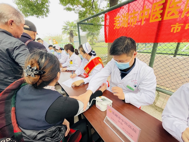 健康義診進社區(qū) 黨建引領(lǐng)為群眾(圖3)