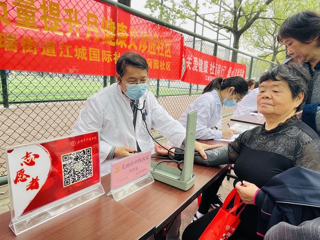 健康義診進社區(qū) 黨建引領(lǐng)為群眾(圖4)