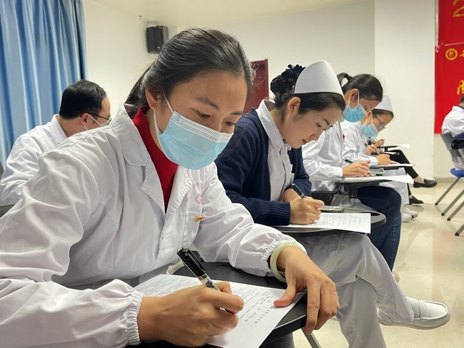 我院內(nèi)科四支部、內(nèi)科八支部、內(nèi)科九支部聯(lián)合開展“黨史知識(shí)競(jìng)賽”(圖3)