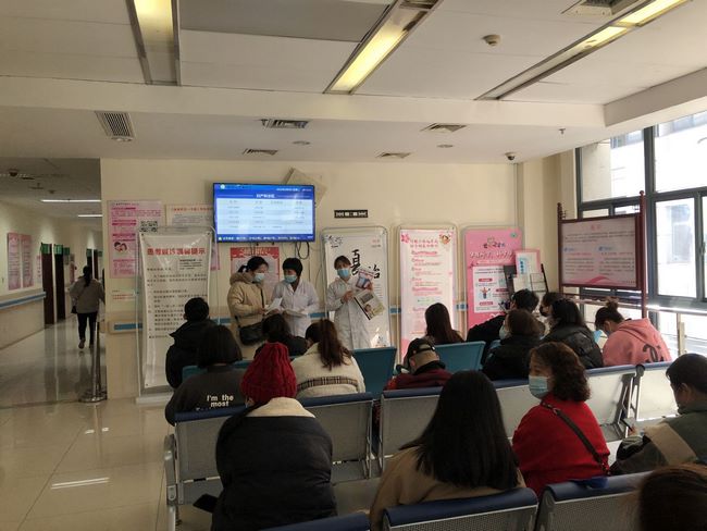 呵護(hù)女性健康  綻放美麗人生 ——我院15病區(qū)開展女性健康知識講座(圖2)