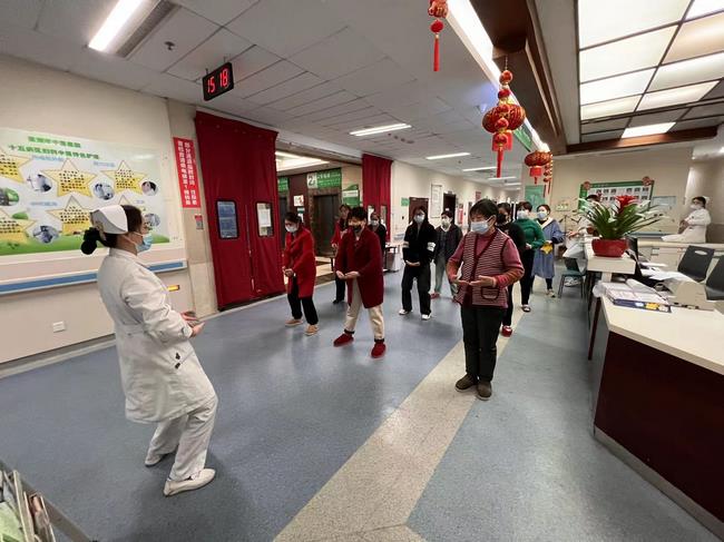 呵護(hù)女性健康  綻放美麗人生 ——我院15病區(qū)開展女性健康知識講座(圖7)