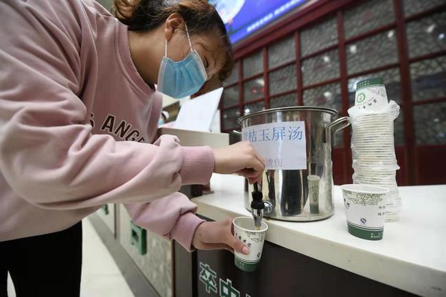 【醫(yī)心抗疫】茶湯清毒 抗疫“有方” 安徽中醫(yī)藥高等?？茖W校附屬醫(yī)院、蕪湖市中醫(yī)醫(yī)院防控彰顯中醫(yī)力量(圖1)
