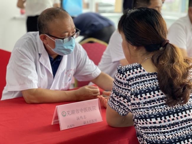 送醫(yī)下鄉(xiāng)護健康  專家義診顯真情 ——2022年蕪湖市文化科技衛(wèi)生“三下鄉(xiāng)”大型義診走進無為市紅廟鎮(zhèn)(圖3)