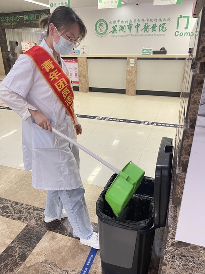 干凈清潔看我的 志愿服務(wù)在行動(dòng) ——我院團(tuán)委組織開展志愿者服務(wù)活動(dòng)(圖2)