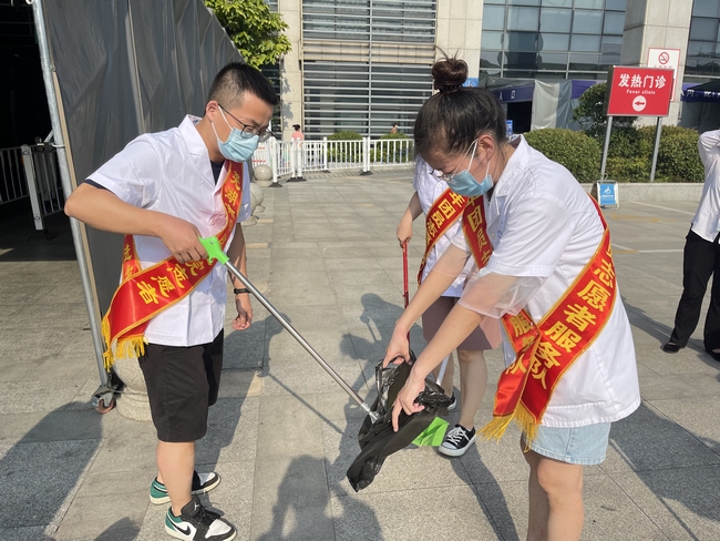 干凈清潔看我的 志愿服務(wù)在行動(dòng) ——我院團(tuán)委組織開展志愿者服務(wù)活動(dòng)(圖3)
