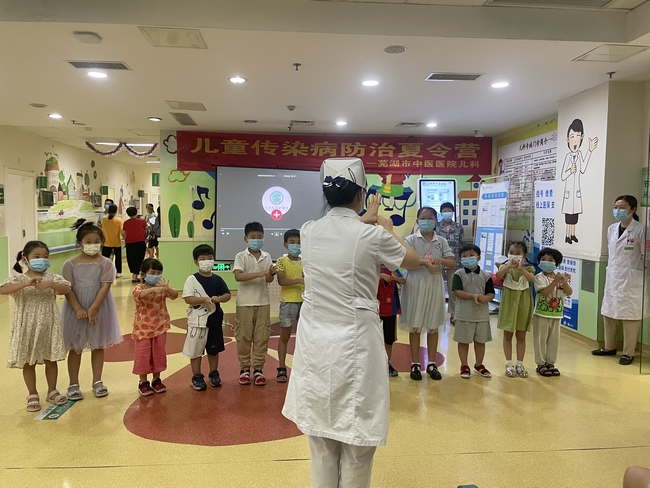 我院內(nèi)八支部開展兒科夏季傳染病防治夏令營(yíng)活動(dòng)(圖3)