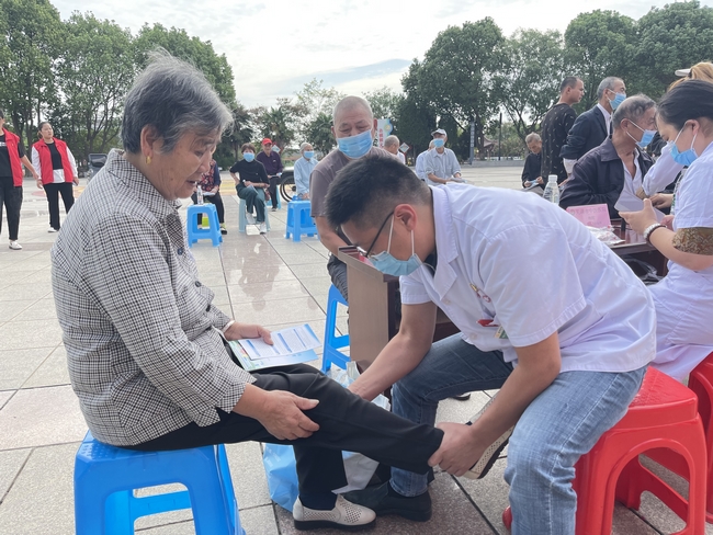 專家義診送真情 健康科普暖民心 ——2022年全國科普日活動暨健康巡講“百百千”健康義診活動走進南陵許鎮(zhèn)(圖6)