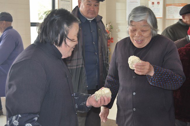 三月學(xué)雷鋒，愛心送老人——我院組織主題通訊員活動(圖3)