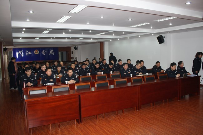 警民共建 魚水情深——我院專家為弋江區(qū)公安基層民警進(jìn)行警務(wù)現(xiàn)場(chǎng)急救知識(shí)培訓(xùn)(圖1)