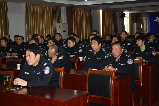 警民共建 魚水情深——我院專家為弋江區(qū)公安基層民警進(jìn)行警務(wù)現(xiàn)場(chǎng)急救知識(shí)培訓(xùn)(圖3)