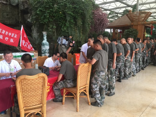 我院醫(yī)療隊(duì)慰問解放軍臨汾旅官兵(圖10)
