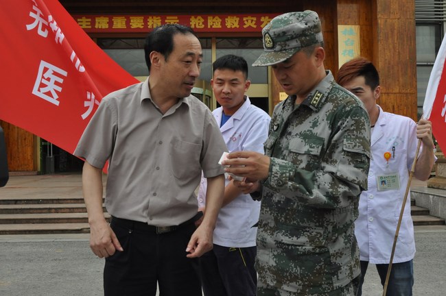 我院醫(yī)療隊(duì)慰問解放軍臨汾旅官兵(圖2)