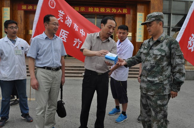 我院醫(yī)療隊(duì)慰問解放軍臨汾旅官兵(圖3)