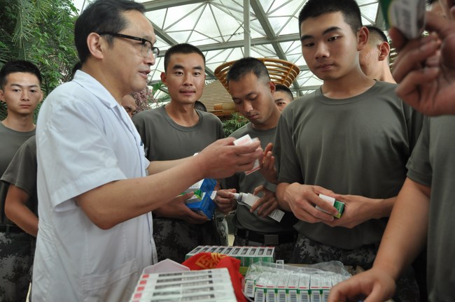 我院醫(yī)療隊(duì)慰問解放軍臨汾旅官兵(圖5)