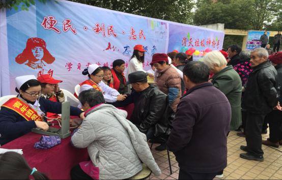 海內存公益   天涯皆志愿 ---------院團委組織青年醫(yī)護志愿者參加弋江區(qū)“心暖花開”志愿服務活動(圖3)