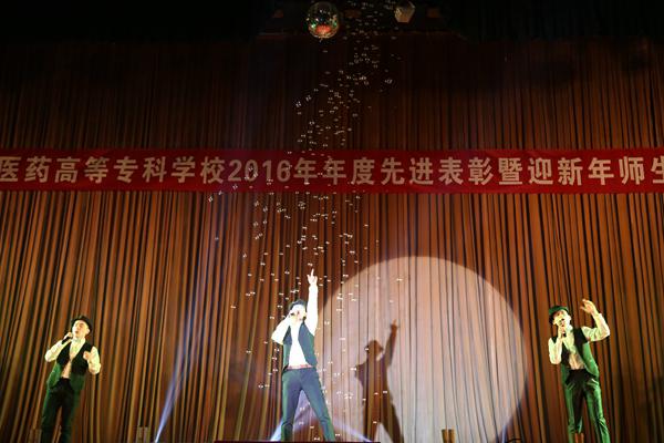 笙歌辭舊歲? 同賀新春年——我院團(tuán)委參加校舉辦2016年度先進(jìn)表彰暨迎新年師生聯(lián)歡會(圖2)