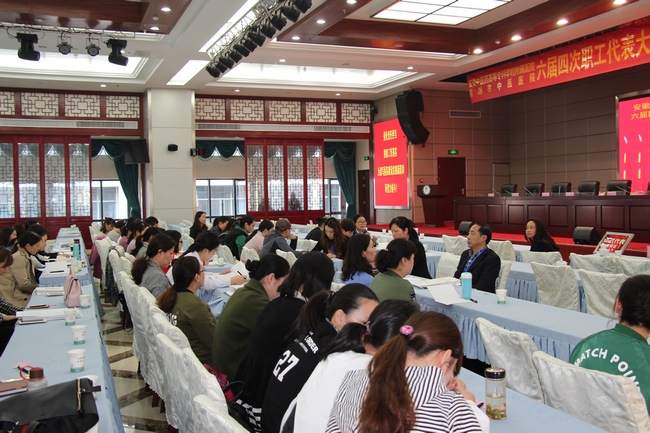 民主決策，科學(xué)管理——各代表團(tuán)分組討論(圖1)