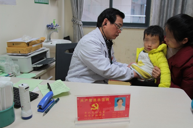 我愛兒科，志愿接力——我院兒科開展志愿服務(wù)緩解兒科就診高峰期就診壓力(圖1)