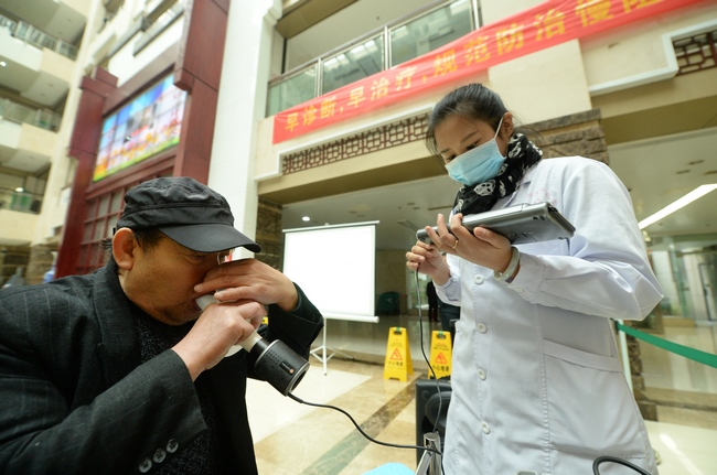 我院舉辦2018世界慢阻肺日主題開放式健康大講堂活動(dòng)(圖4)