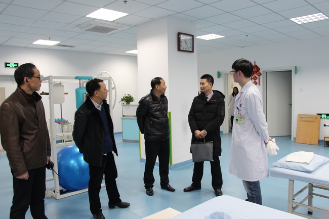 節(jié)前市衛(wèi)計(jì)委副主任王少華一行調(diào)研卒中、胸痛等五大中心建設(shè)情況(圖3)