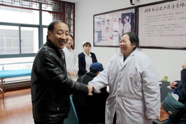 新春伊始，院領(lǐng)導(dǎo)班子慰問一線醫(yī)護(hù)職工(圖8)