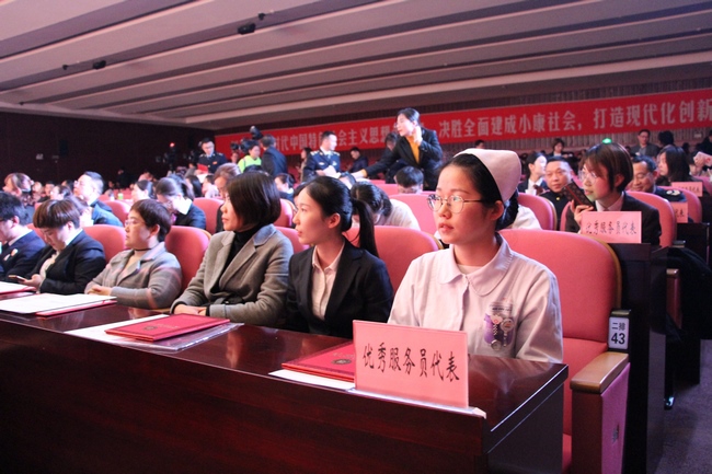 德耀江城  致敬榜樣——我院腫瘤科護士楊梅被授予“蕪湖市優(yōu)秀窗口服務員”稱號(圖2)