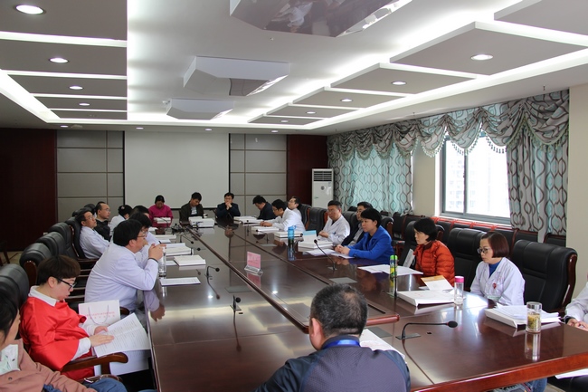 發(fā)揚民主，凝聚共識，科學決策——各代表團分組討論(圖1)