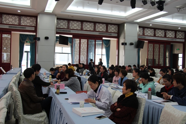 發(fā)揚民主，凝聚共識，科學決策——各代表團分組討論(圖4)