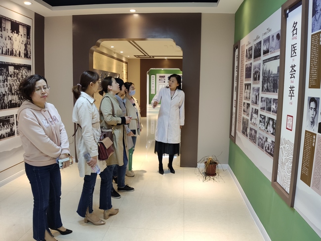 見(jiàn)證發(fā)展變遷 傳承中醫(yī)文化-----弋江橋街道社區(qū)衛(wèi)生服務(wù)中心來(lái)我院院史館參觀(圖1)