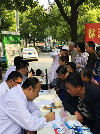 便民服務(wù)暖人心—-我院深入李巷社區(qū)開展義診活動(圖5)
