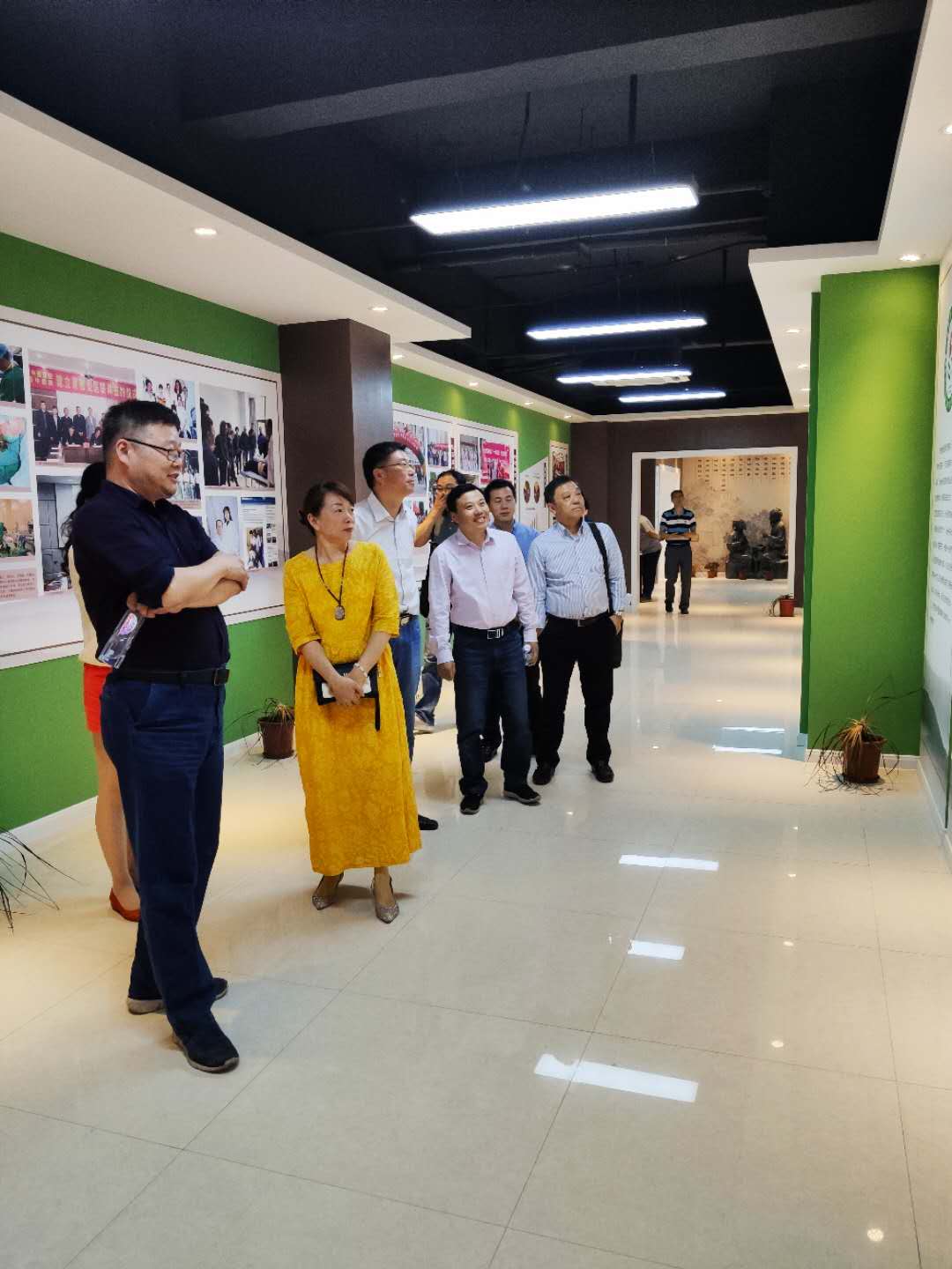 蕪湖市檢驗(yàn)協(xié)會(huì)成員來我院院史館參觀(圖3)