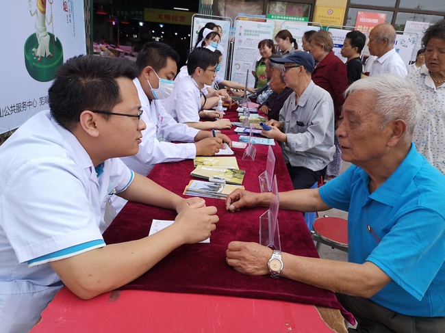 我院聯(lián)合弋磯山街道舉辦5.31世界無煙日健康進(jìn)社區(qū)主題活動(圖1)