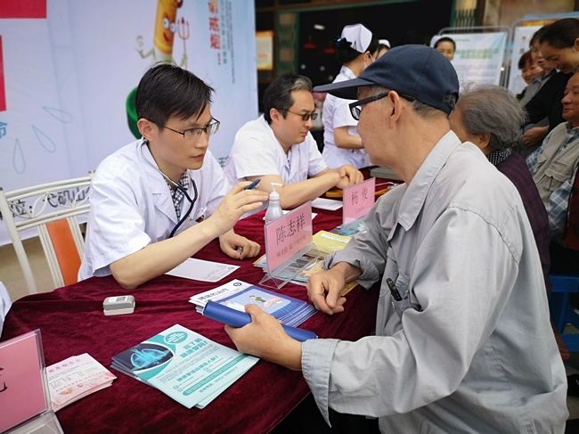 我院聯(lián)合弋磯山街道舉辦5.31世界無煙日健康進(jìn)社區(qū)主題活動(圖2)