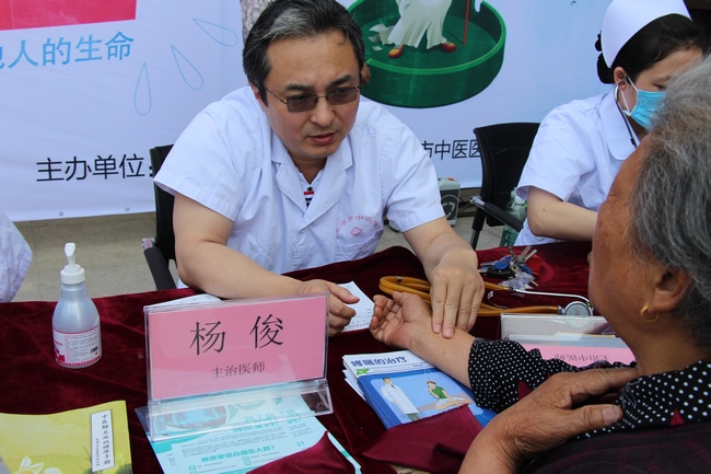 我院聯(lián)合弋磯山街道舉辦5.31世界無煙日健康進(jìn)社區(qū)主題活動(圖3)