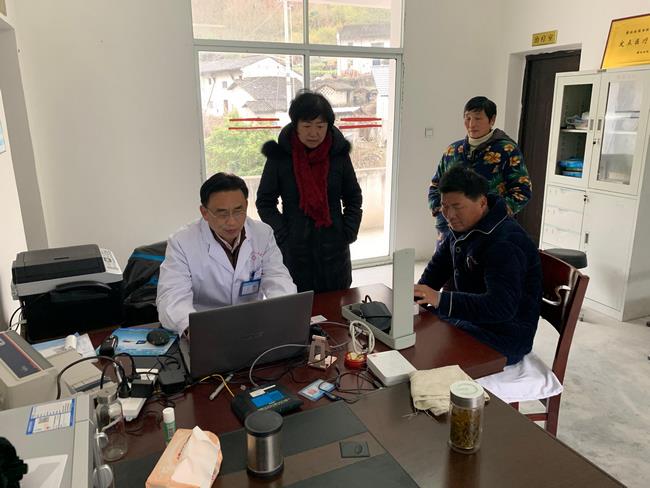 情系駐村醫(yī)生 助力脫貧攻堅——市衛(wèi)健委、市中醫(yī)院領導帶隊慰問我市“百醫(yī)駐村”醫(yī)生(圖13)