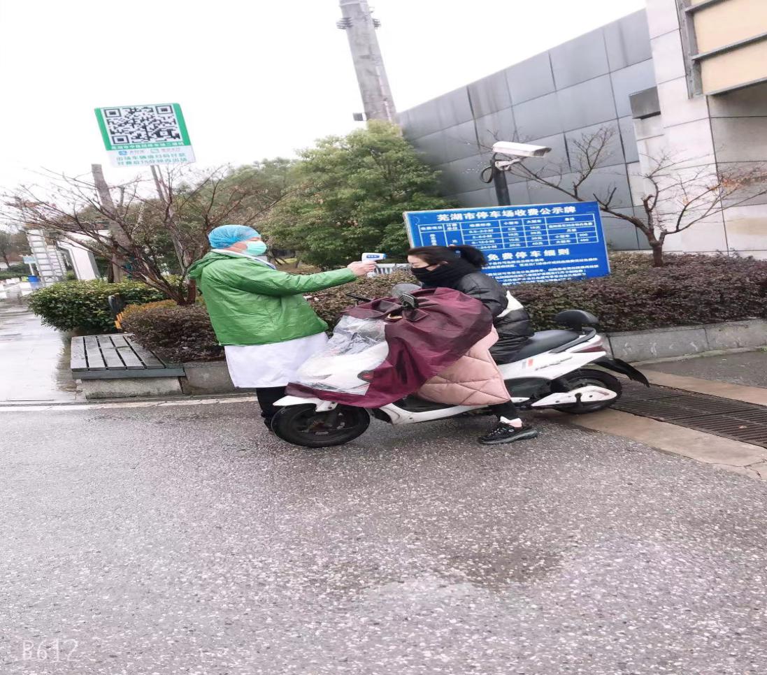 【讓黨旗在防控一線高高飄揚(yáng)】疫情防控，黨員志愿者在行動(dòng)！(圖6)